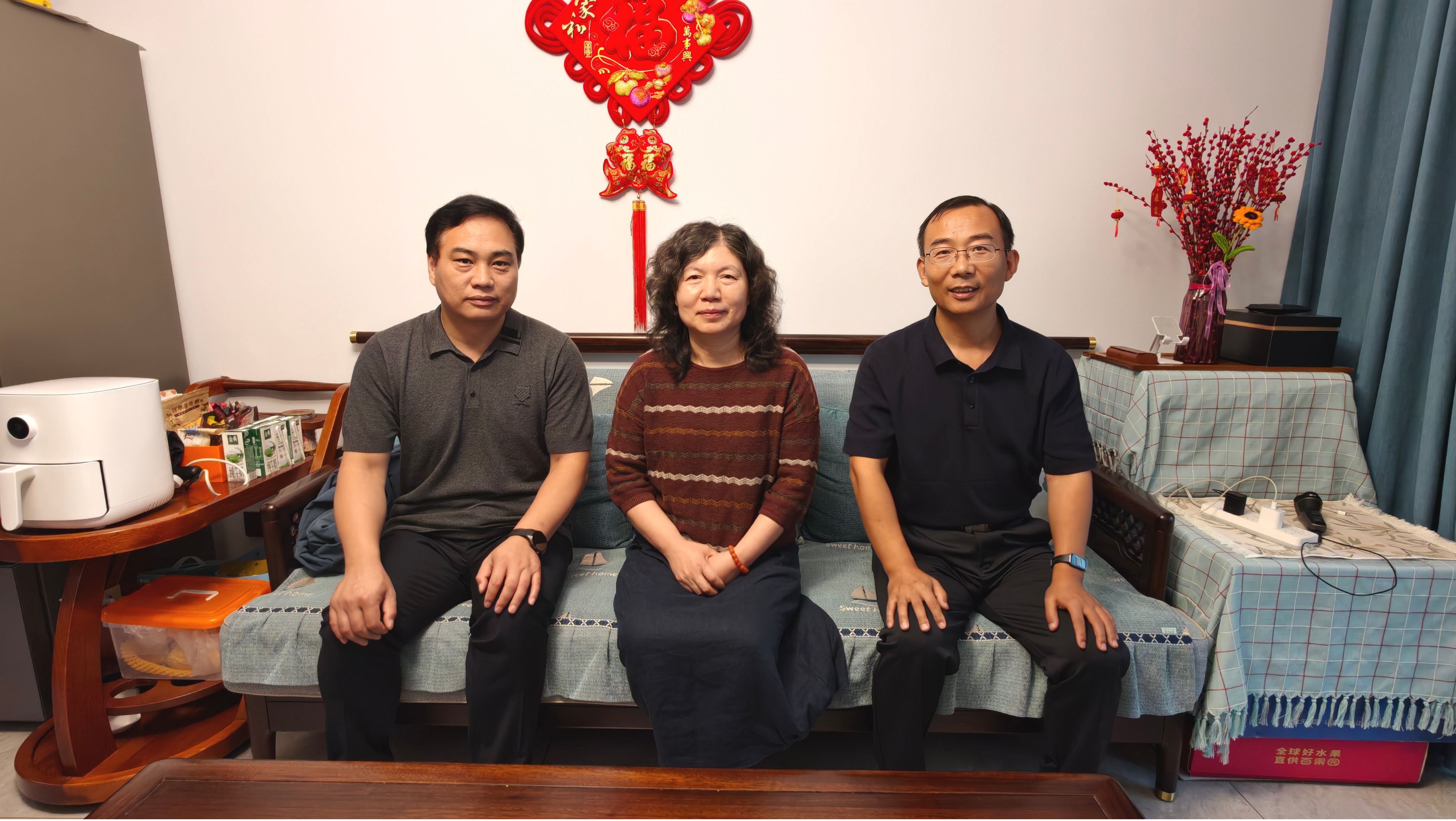 重阳传暖意  登门话初心 ——新能源与智能汽车学院走访慰问学院关工委副主任邓艳丽