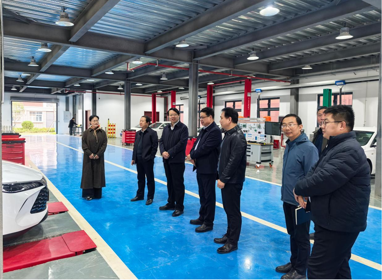 校领导深入新能源与智能汽车学院调研指导工作