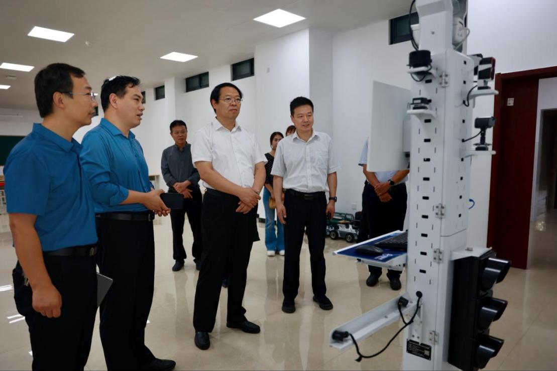党委书记闫俊山到新能源与智能汽车学院开展调研指导工作