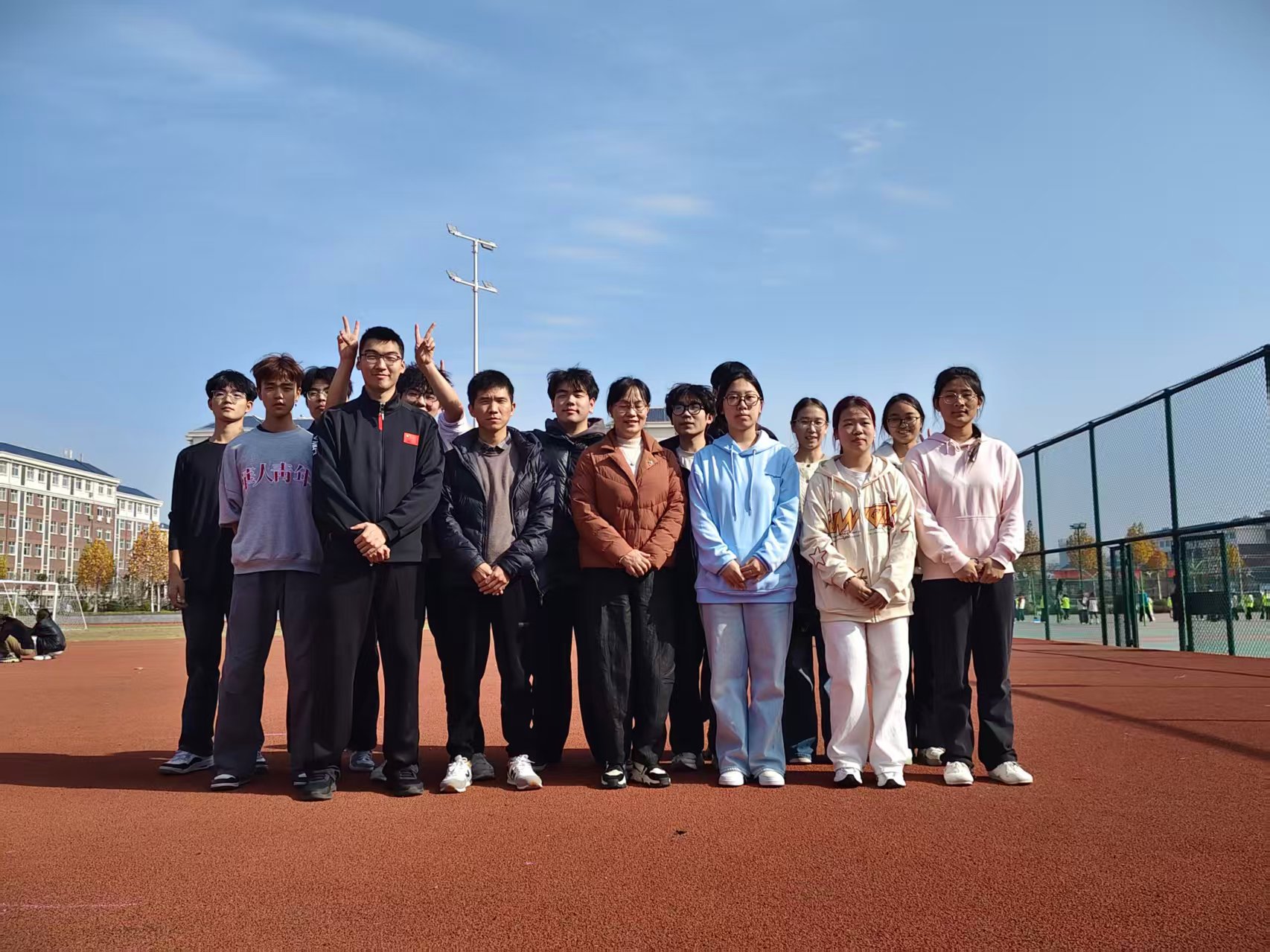 新能源与智能汽车学院在校体育文化节中斩获多项荣誉